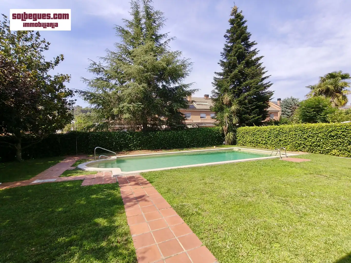 Piscina de Casa adosada en venda en Begues amb Aire condicionat, Calefacció i Jardí privat