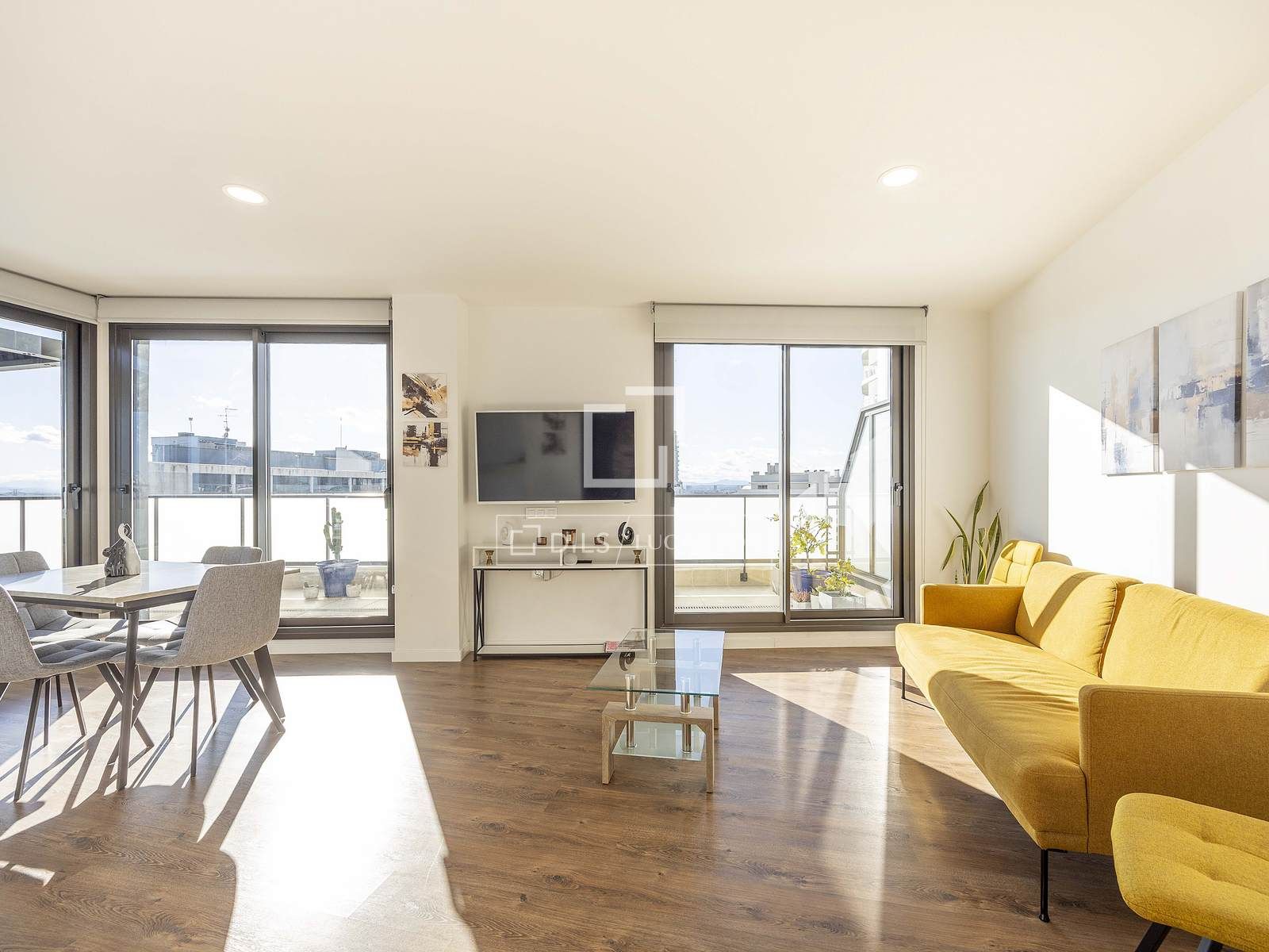 Sala d'estar de Àtic en venda en  Valencia Capital amb Aire condicionat, Calefacció i Jardí privat