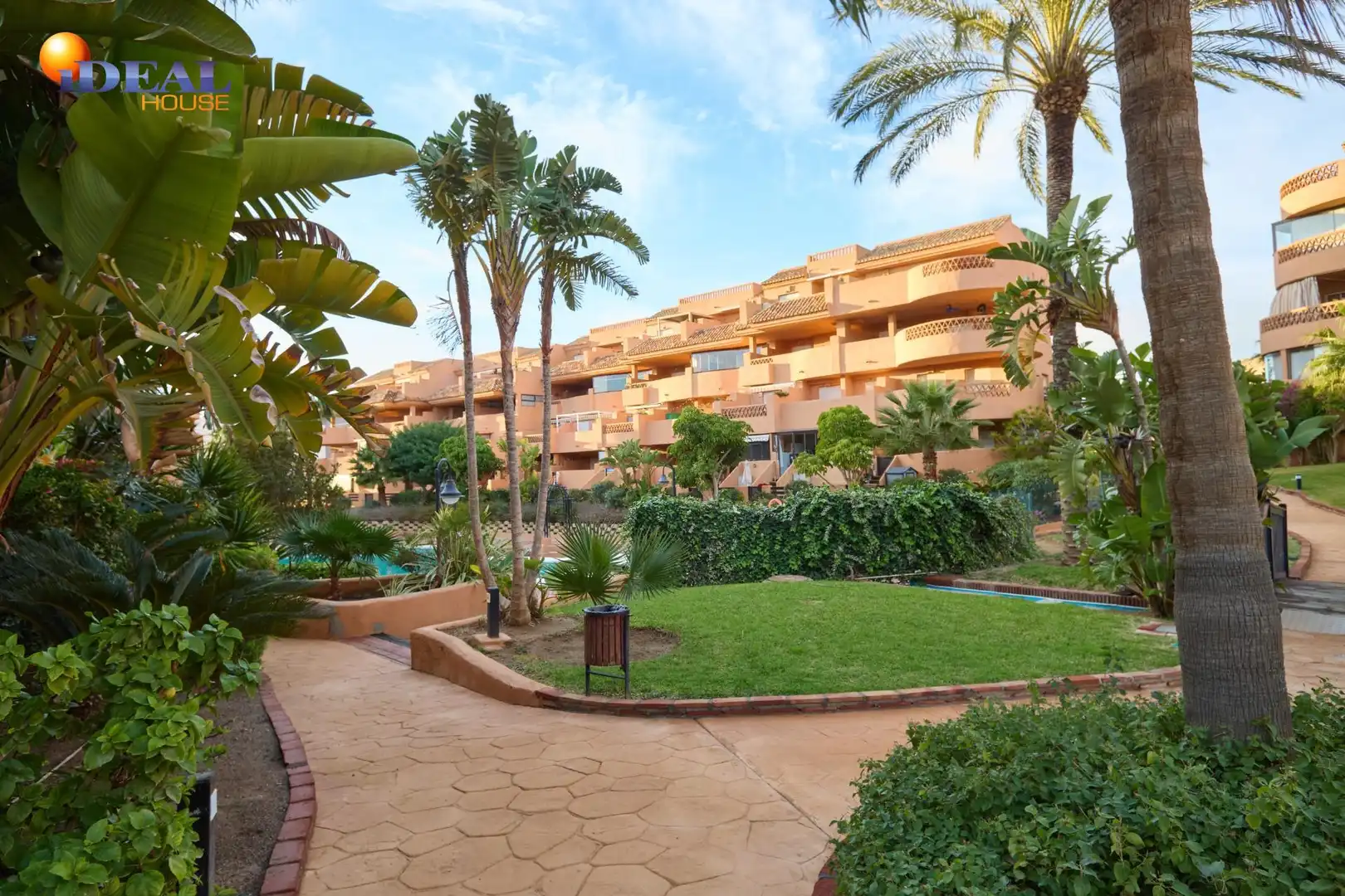 Vista exterior de Piso en venta en El Ejido con Aire acondicionado, Calefacción y Jardín privado