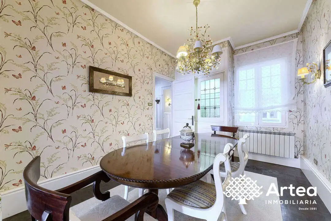 Comedor de Piso en venta en Getxo  con Calefacción, Trastero y Balcón
