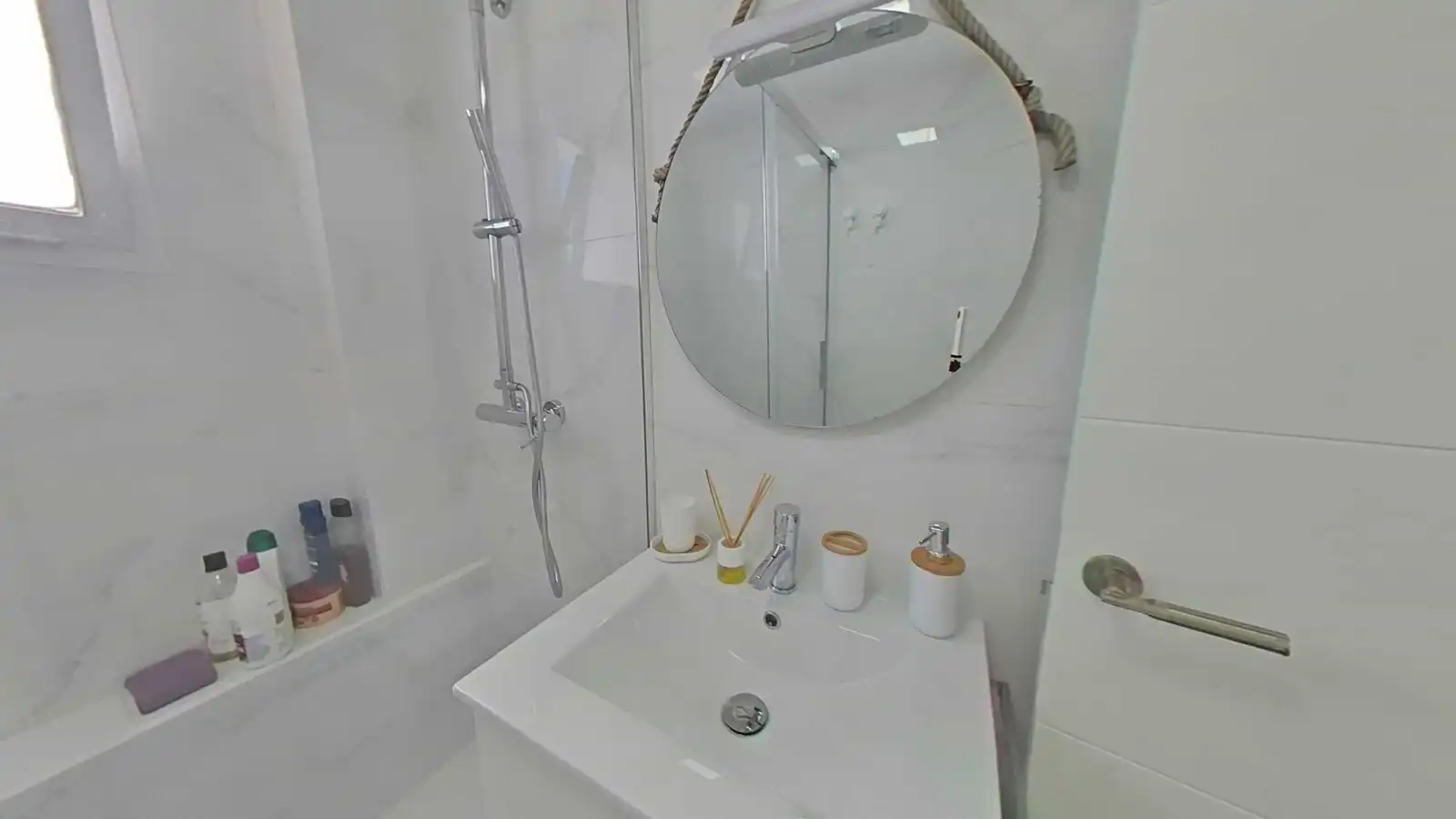 Bathroom of Flat for sale in Fuengirola  with Private garden, Terrace and Furnished