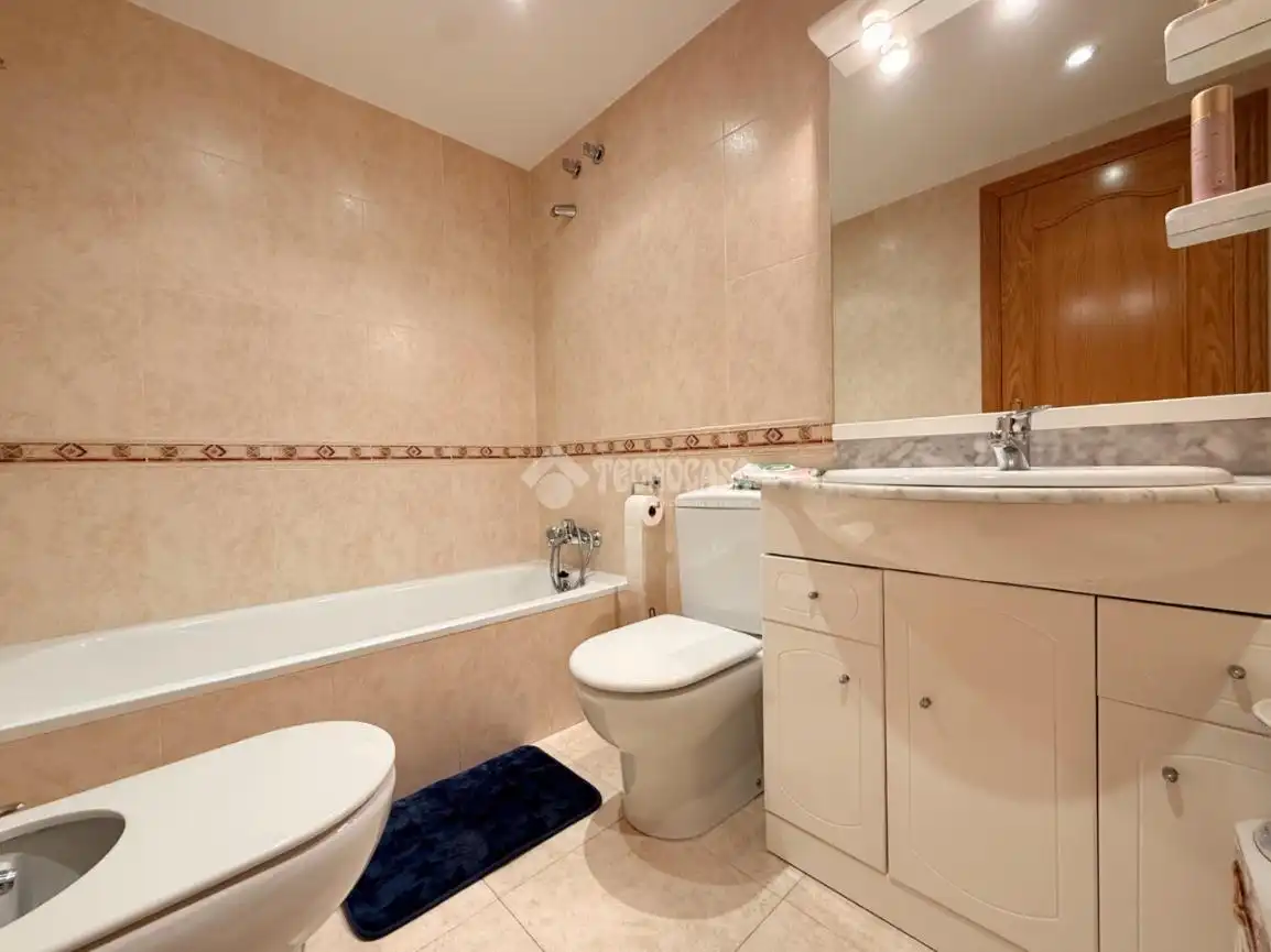 Bathroom of Flat for sale in Sant Boi de Llobregat  with Air Conditioner and Heating