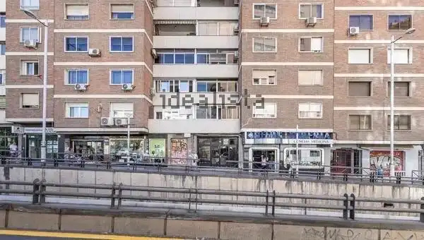 Vista exterior de Pis en venda en Granada amb Calefacció i Moblat