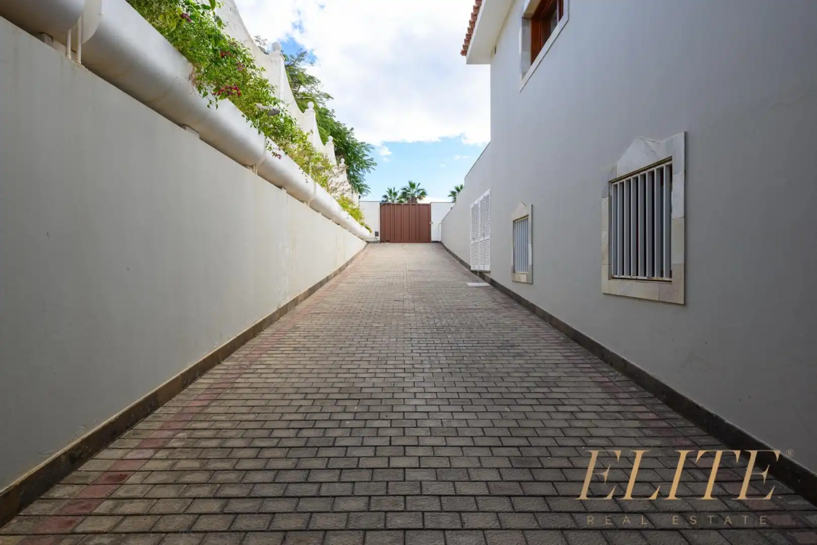 Vista exterior de Casa o xalet en venda en San Bartolomé de Tirajana amb Jardí privat, Terrassa i Piscina