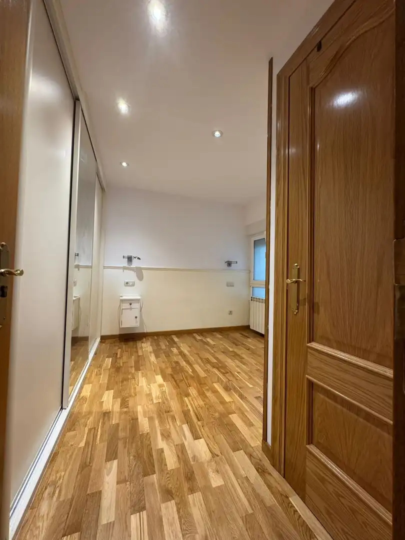 Habitación de Piso de alquiler en Gijón  con Calefacción, Parquet y Amueblado
