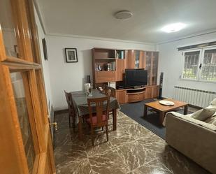 Sala d'estar de Pis en venda en Guadalajara Capital amb Aire condicionat, Calefacció i Moblat
