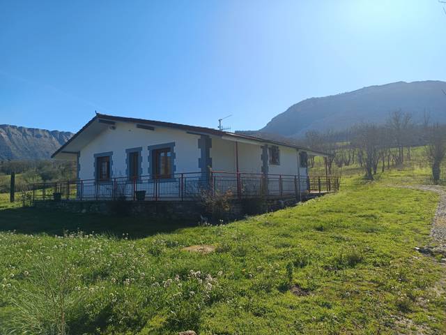 Casa-chalet en Venta en Barrio Uriondo, 11 en Amurrio