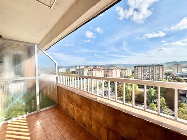 Penthouse with lift for sale in Jacinto Benavente Kalea