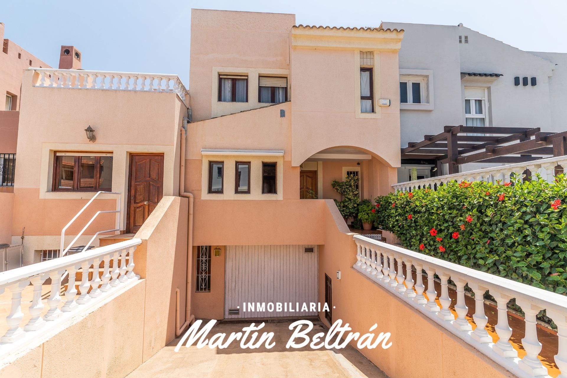 Vista exterior de Casa o xalet en venda en  Almería Capital amb Aire condicionat, Calefacció i Jardí privat