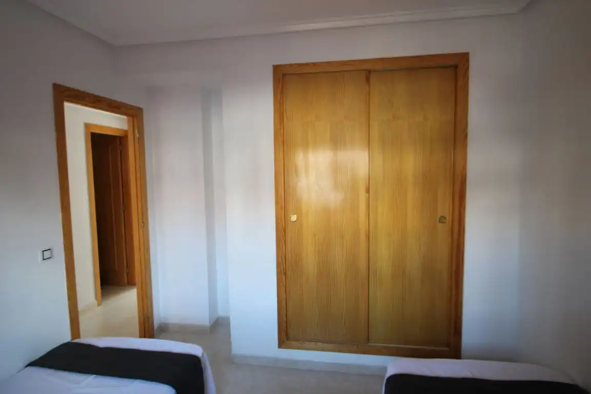 Habitación de Casa adosada en venta en Torrevieja con Calefacción, Jardín privado y Terraza