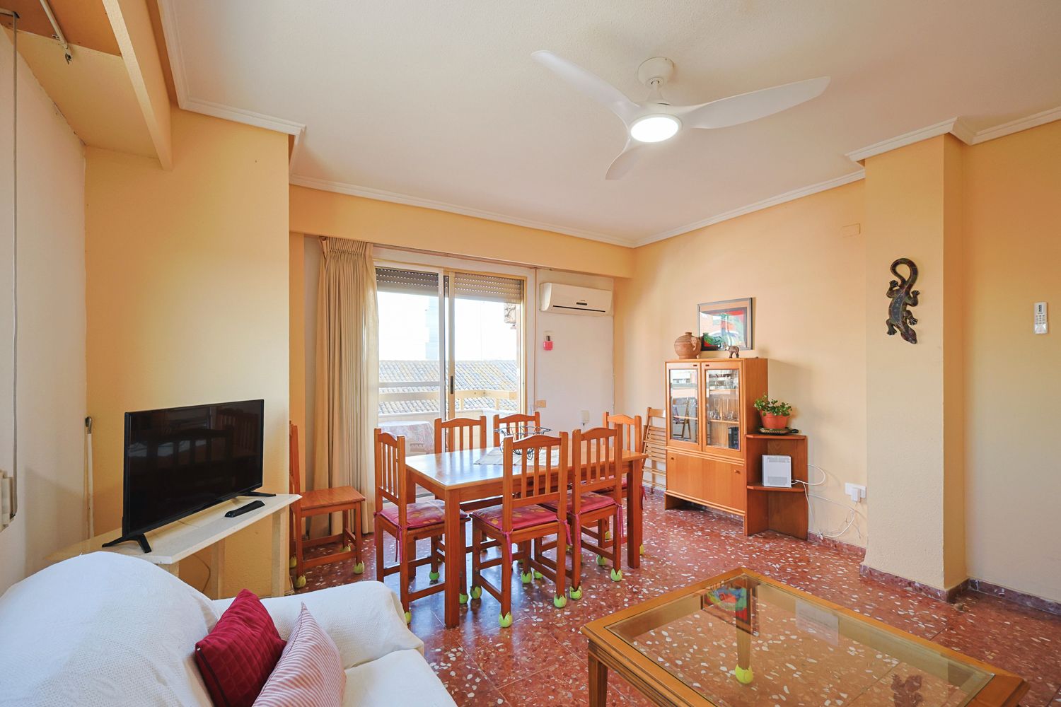 Menjador de Apartament de lloguer en  Valencia Capital amb Aire condicionat, Calefacció i Traster