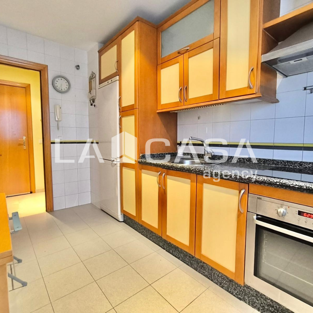 Kitchen of Flat for sale in  Sevilla Capital
