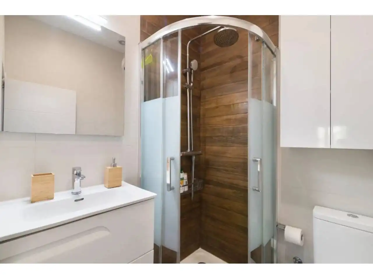 Bathroom of Study for sale in Sant Joan Despí  with Air Conditioner, Heating and Parquet flooring