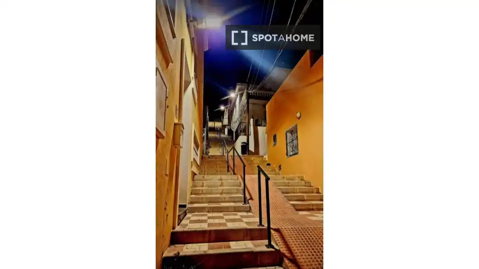 Vista exterior de Estudio para compartir en Málaga con Aire acondicionado, Calefacción y Terraza