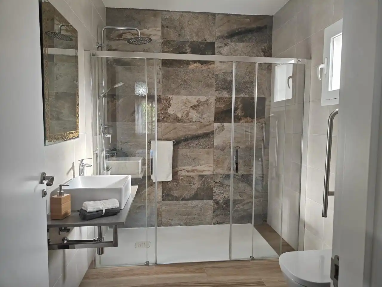 Bany de Casa o xalet de lloguer en Alhaurín de la Torre amb Aire condicionat, Jardí privat i Piscina