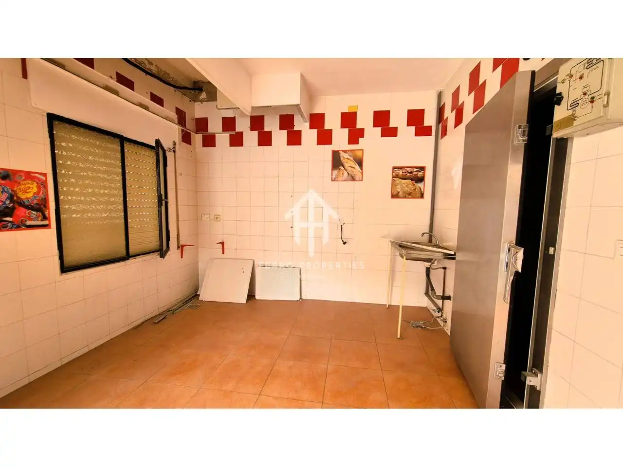 Cuina de Casa o xalet en venda en Loja amb Terrassa i Moblat