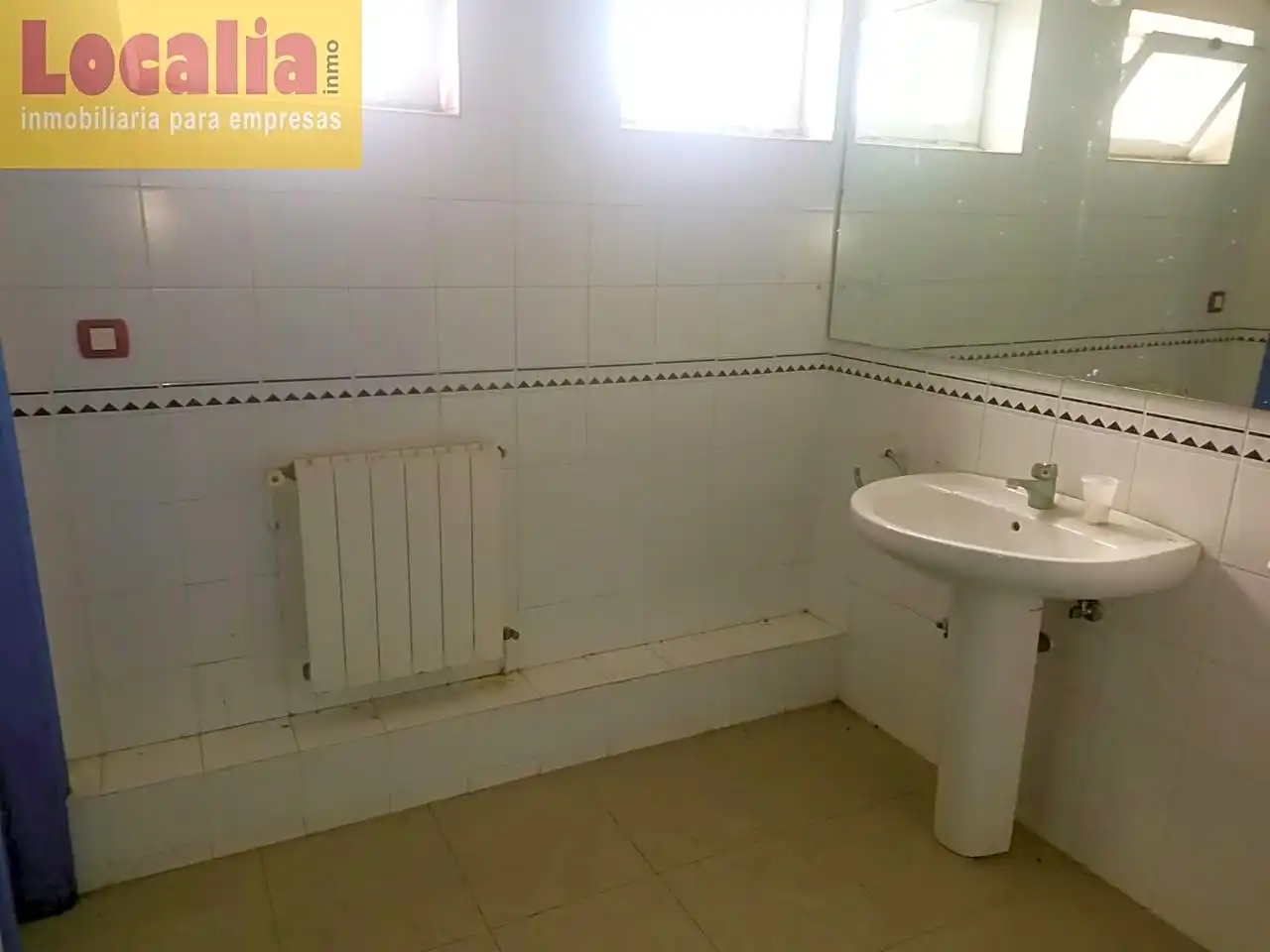 Bathroom of Office for rent in Los Corrales de Buelna 