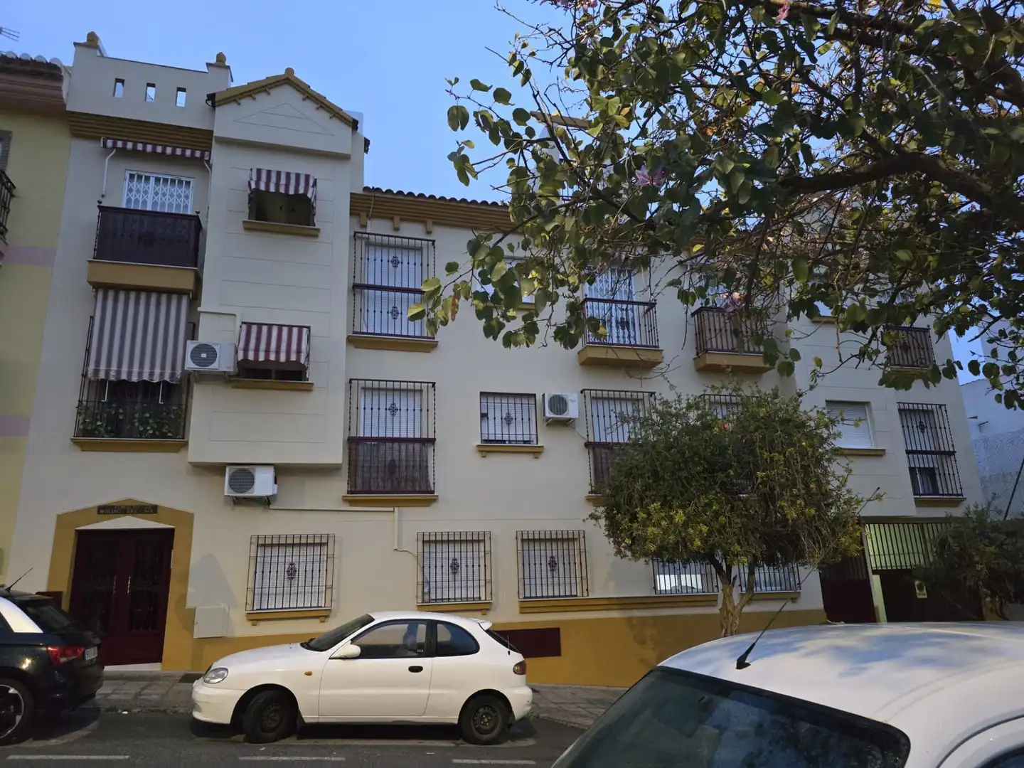 Vista exterior de Pis en venda en Motril amb Aire condicionat, Terrassa i Moblat