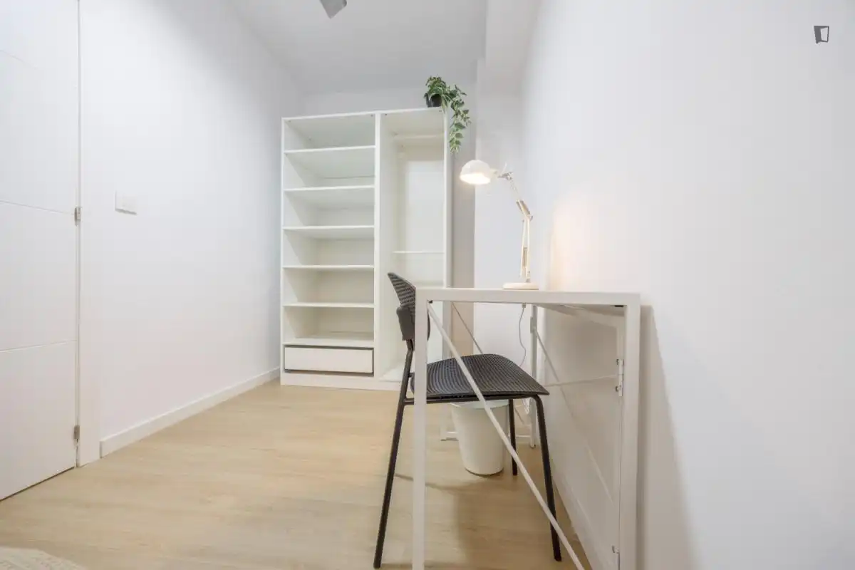 Dormitori de Apartament per a compartir en Valencia amb Moblat, Forn i Rentadora