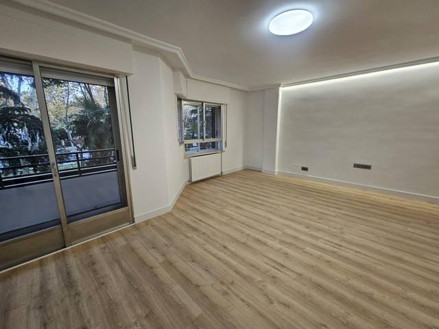 Piso en Alquiler en Salesas