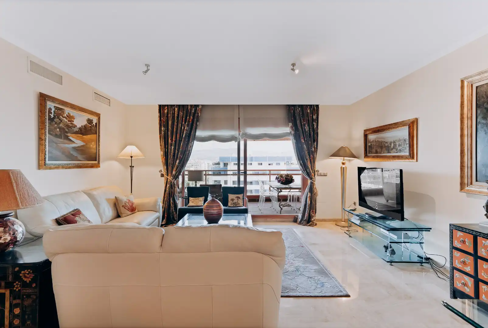 Sala de estar de Ático en venta en Málaga con Aire acondicionado, Calefacción y Terraza