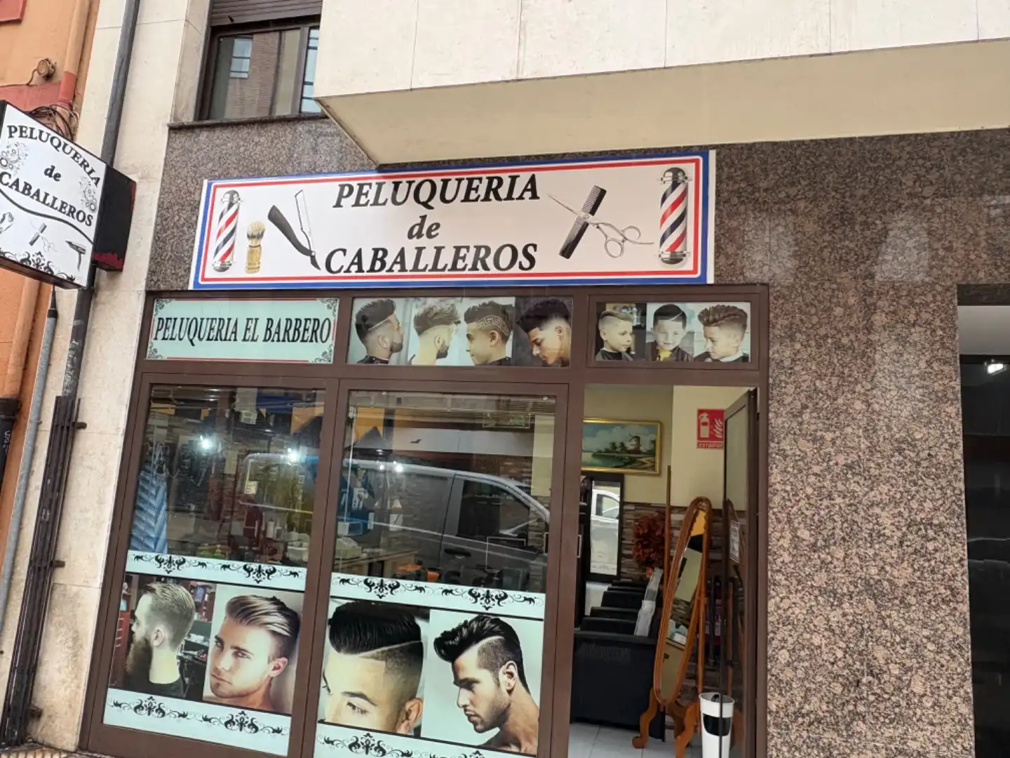 Geschaftsraum zum Verkauf in Oviedo  mit Möbliert