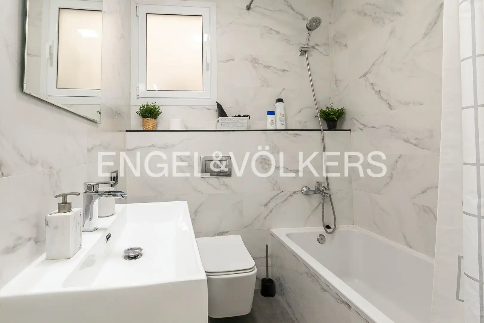 Baño de Piso de alquiler en Barcelona con Calefacción, Parquet y Amueblado