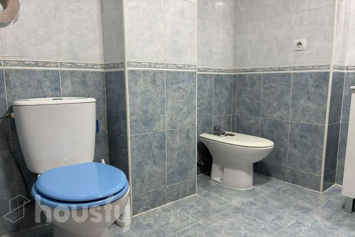 Bathroom of Flat for rent in Valencia  with Air Conditioner, Storage room and Balcony