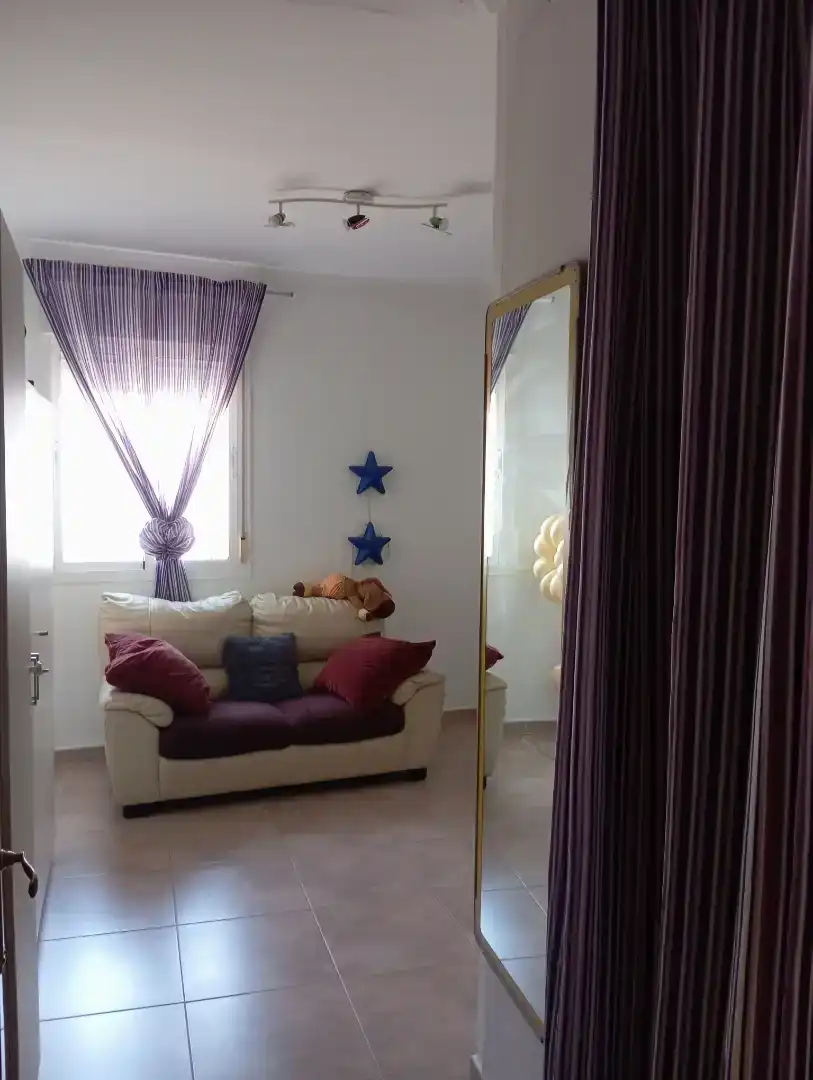 Sala d'estar de Casa adosada en venda en Dos Hermanas amb Aire condicionat i Balcó
