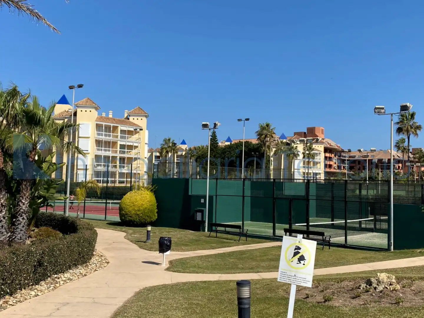 Außenansicht von Wohnungen zum Verkauf in Islantilla mit Klimaanlage, Heizung und Terrasse