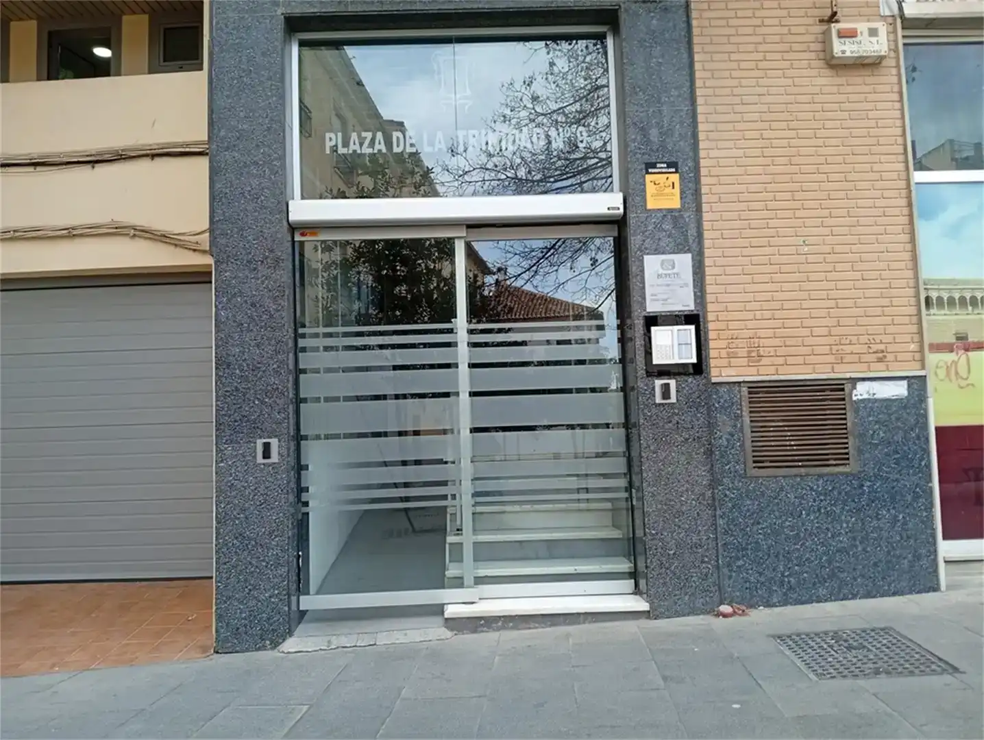 Vista exterior de Pis en venda en Baza amb Parquet, Moblat i Forn