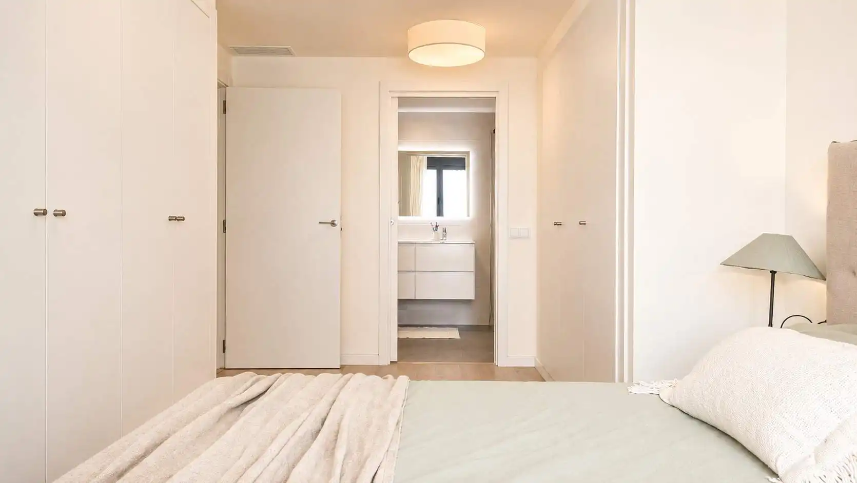Habitación de Piso de alquiler en Badalona con Aire acondicionado, Terraza y Amueblado