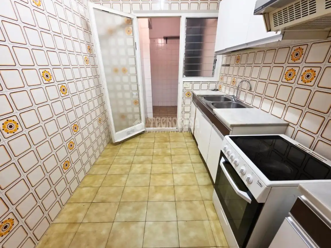 Cocina de Piso en venta en Barcelona con Calefacción y Terraza