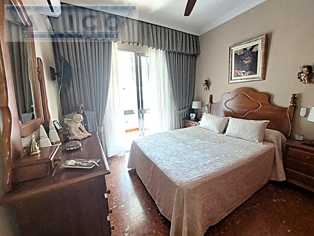 Bedroom of Flat for sale in Sevilla  with Air Conditioner