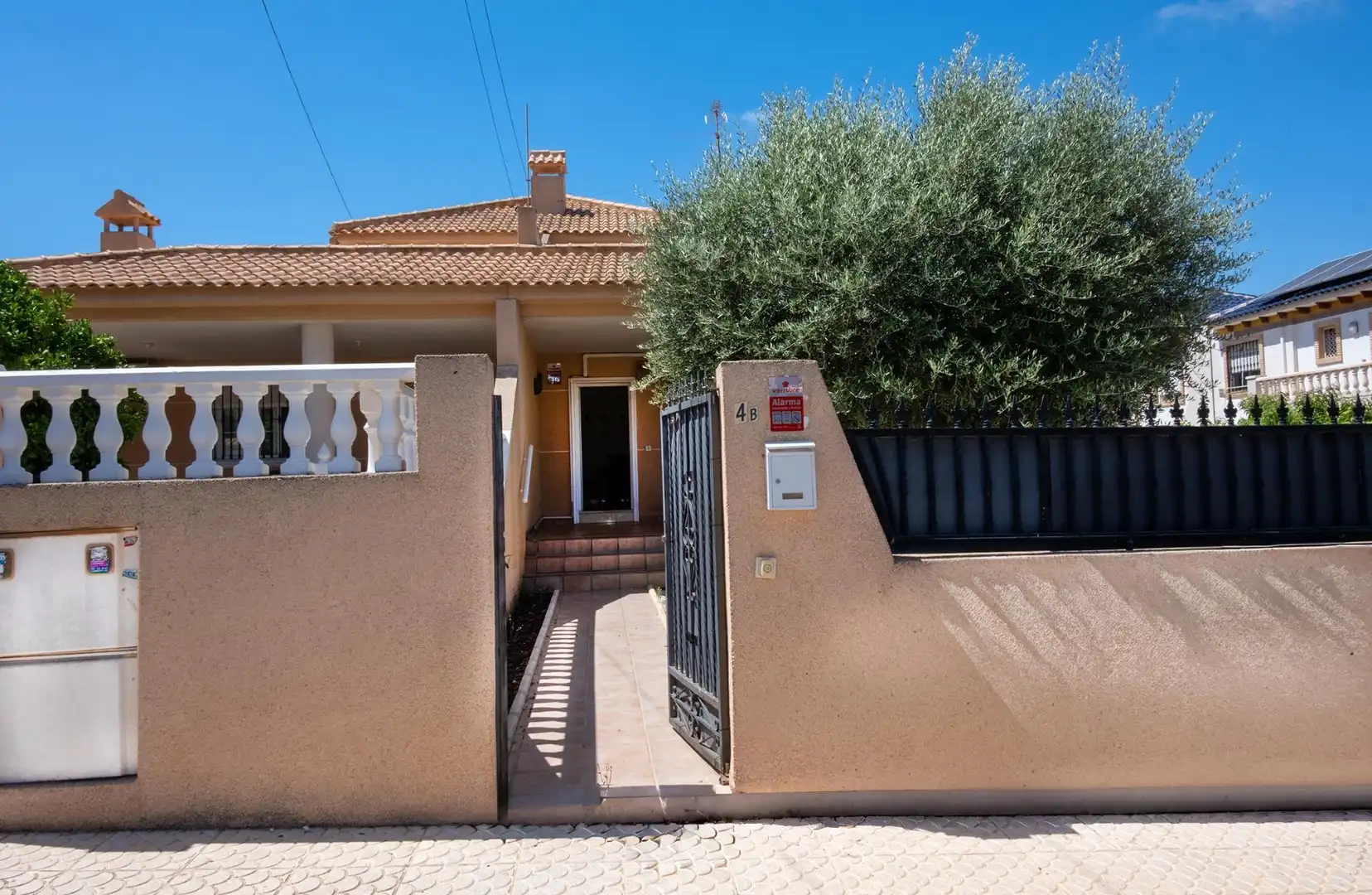 Vista exterior de Casa adosada en venta en Torrevieja con Aire acondicionado, Calefacción y Jardín privado