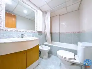 Bathroom of Flat for rent in Zaragoza  with Air Conditioner, Heating and Terrace