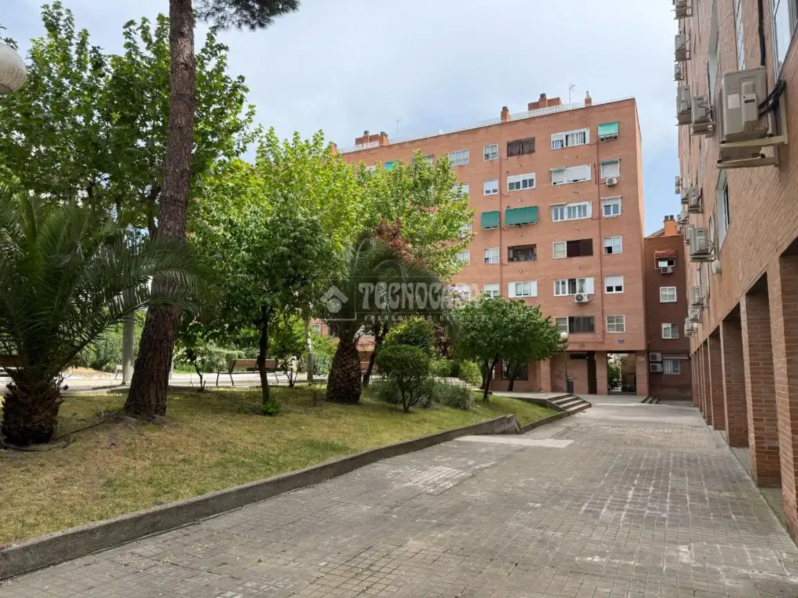 Parking de Piso en venta en Madrid con Aire acondicionado y Calefacción