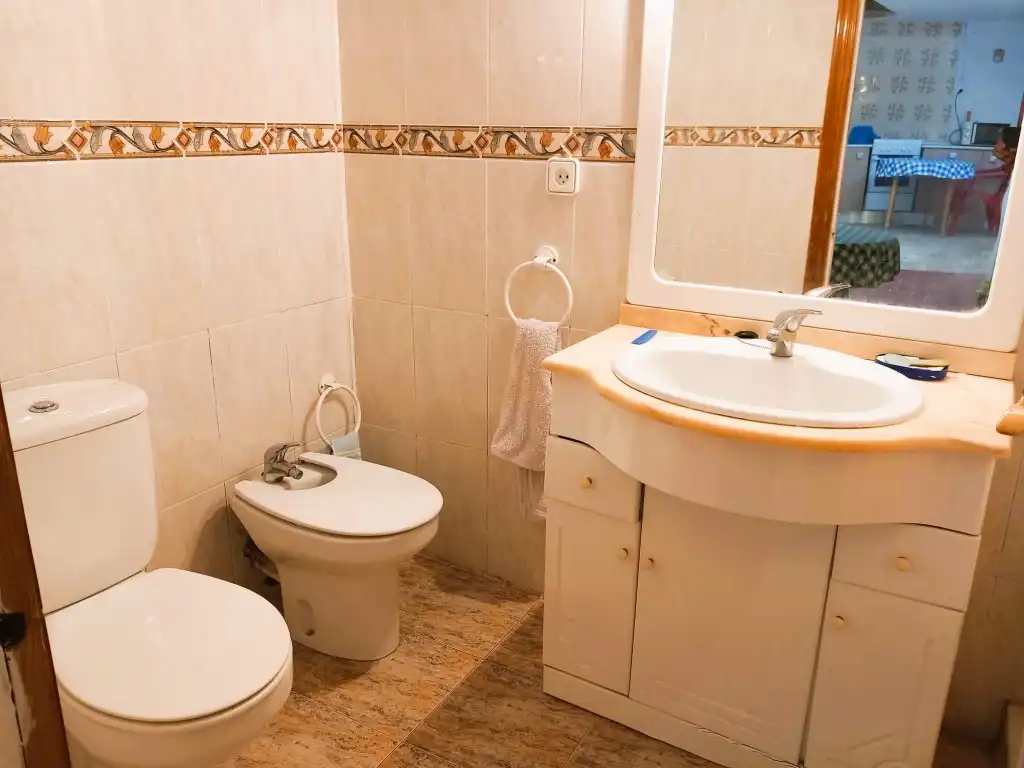 Bathroom of Houses for sale in Calles  with Private garden, Terrace and Storage room