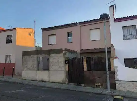 Vista exterior de Casa adosada en venta en Aznalcázar