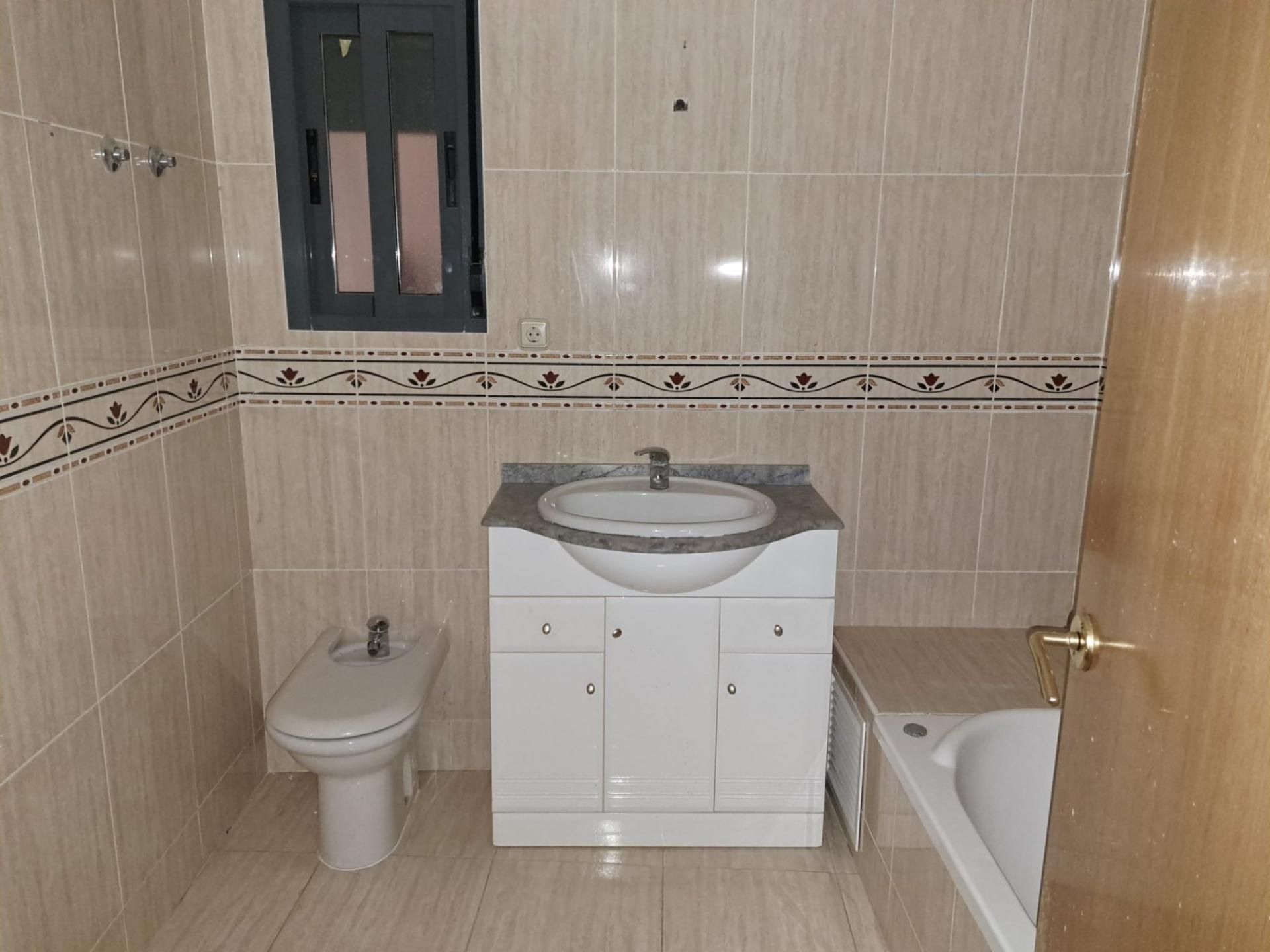 Bany de Pis en venda en Benicarló amb Aire condicionat, Calefacció i Terrassa