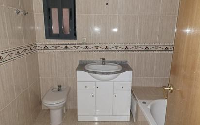 Bathroom of Flat for sale in Benicarló  with Air Conditioner, Heating and Terrace