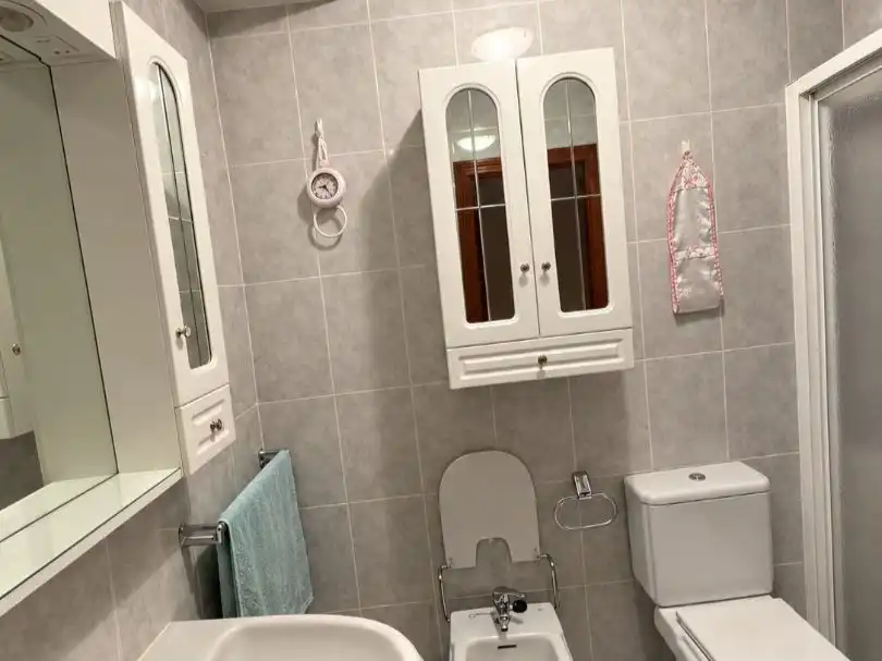 Bathroom of Flat for sale in Samos, Lugo