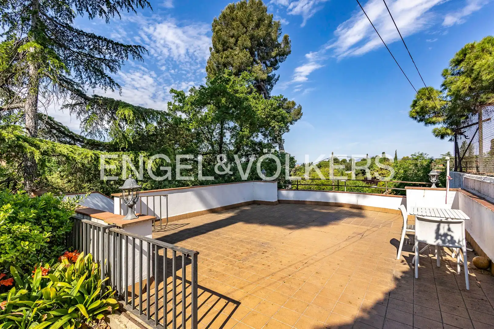 Terrassa de Casa o xalet en venda en Sant Cugat del Vallès amb Calefacció, Jardí privat i Parquet