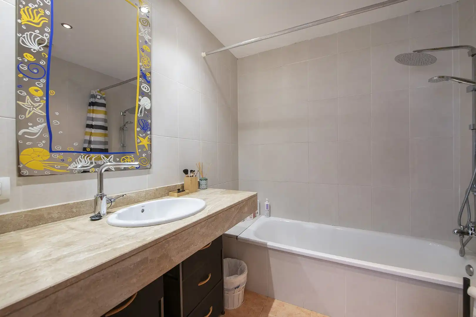 Baño de Casa adosada en venta en Sant Julià de Ramis con Aire acondicionado, Calefacción y Terraza
