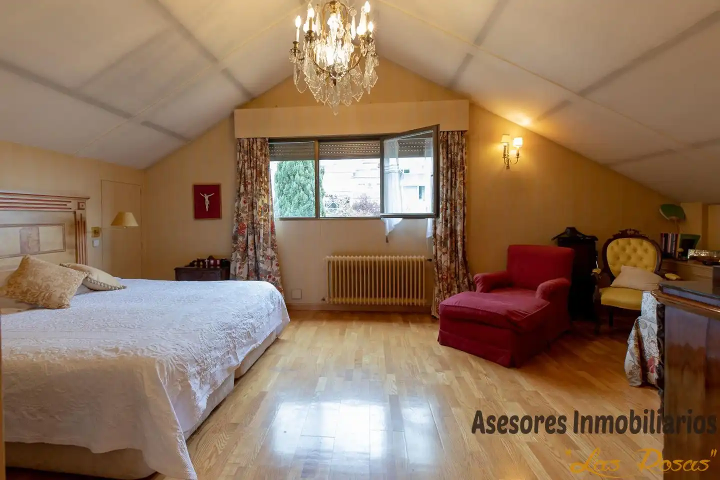 Schlafzimmer von Einfamilien-Reihenhaus zum Verkauf in Madrid mit Klimaanlage, Heizung und Privatgarten