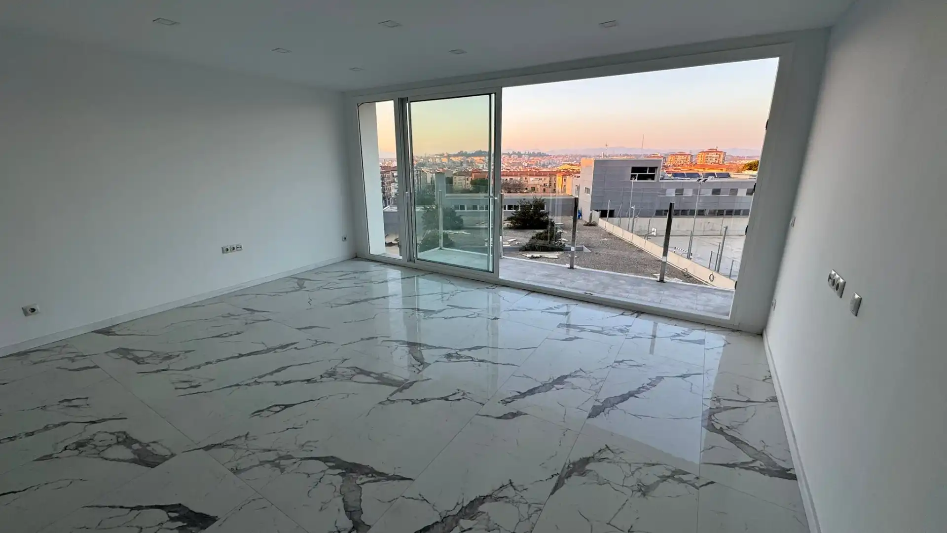 Terrace of Flat for rent in Terrassa  with Air Conditioner, Heating and Oven