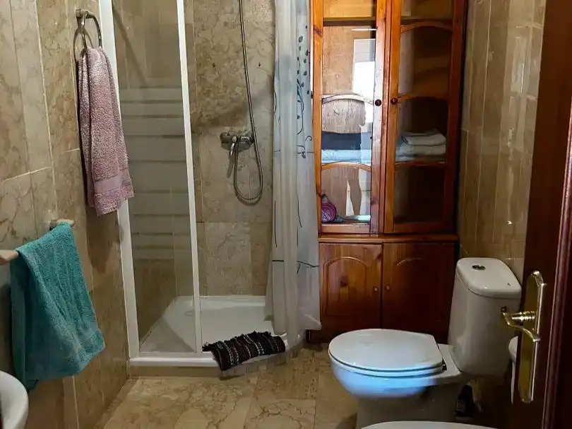 Bany de Pis en venda en Alozaina amb Moblat i Balcó