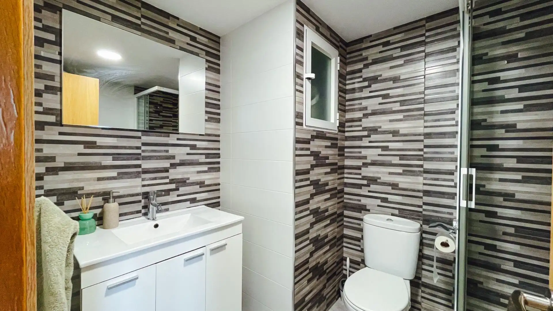 Bathroom of Apartments for sale in Benidorm  with Air Conditioner