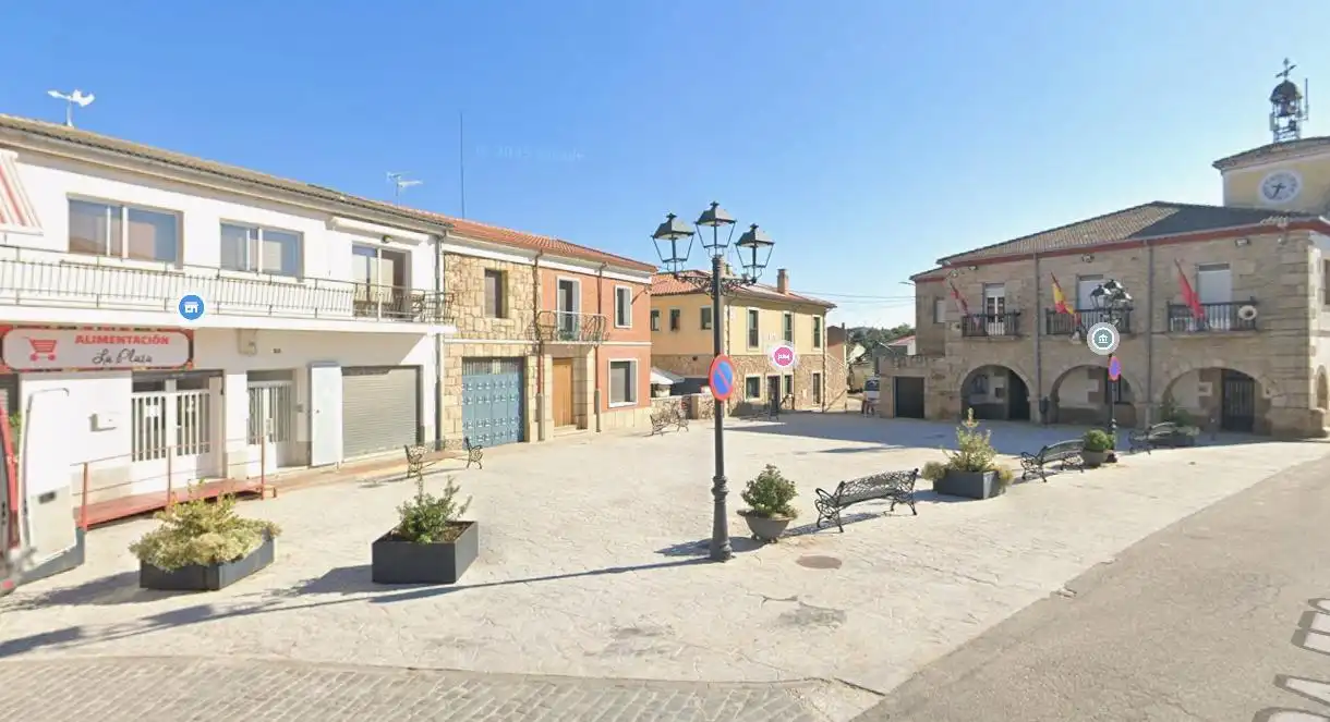 Außenansicht von Einfamilien-Reihenhaus zum Verkauf in Barruecopardo mit Balkon