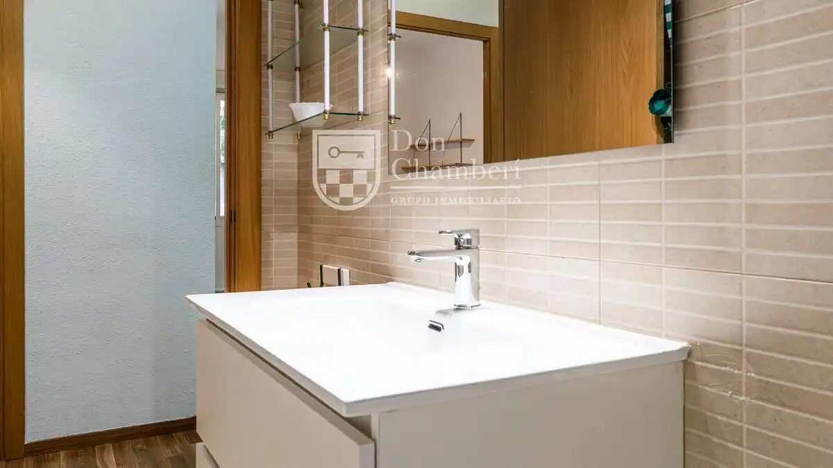 Baño de Piso en venta en Madrid con Aire acondicionado, Calefacción y Amueblado